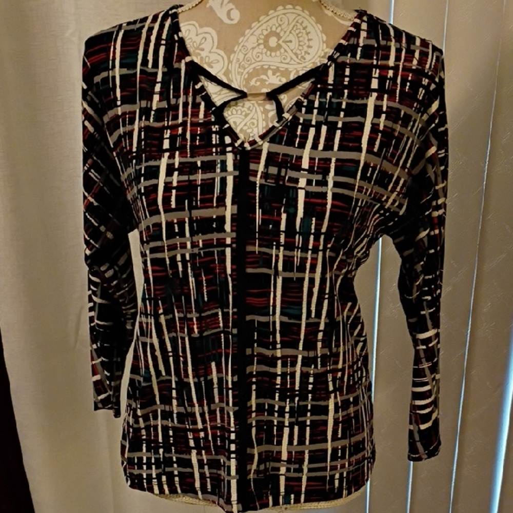 Chic Women's Black and Red Patterned Blouse